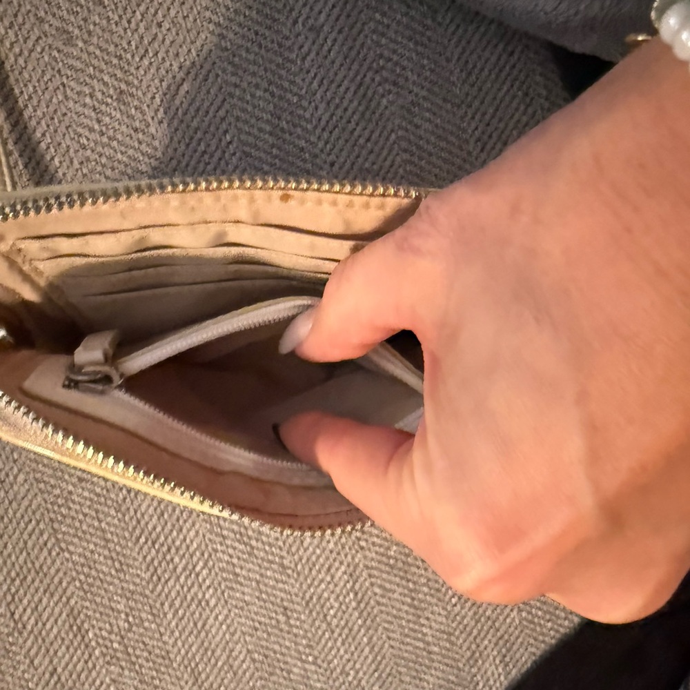 Coach Poppy Beige Wristlet with Dark Silver Patch - Picture 5 of 12